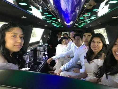 Scool-boys-girls-prom-limo-inside